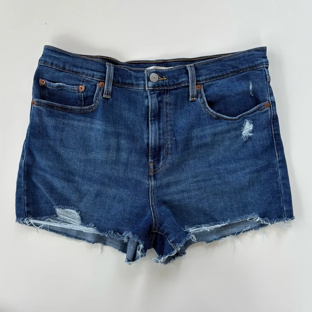 LEVI'S Women's High Rise Women's Shorts Distressed Stretchy in Dark Wash Size 32